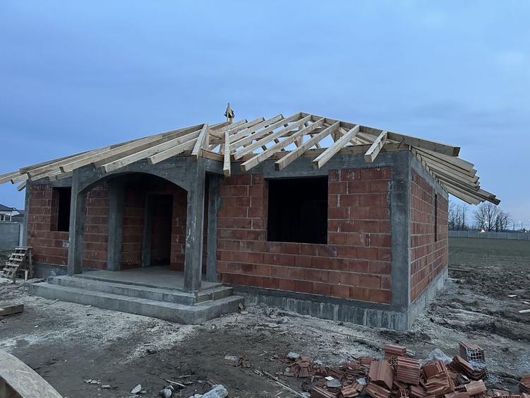 Casă cu 4 camere în Central