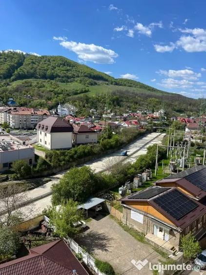 Apartament cu 3 camere semidecomandat în Dărmănești