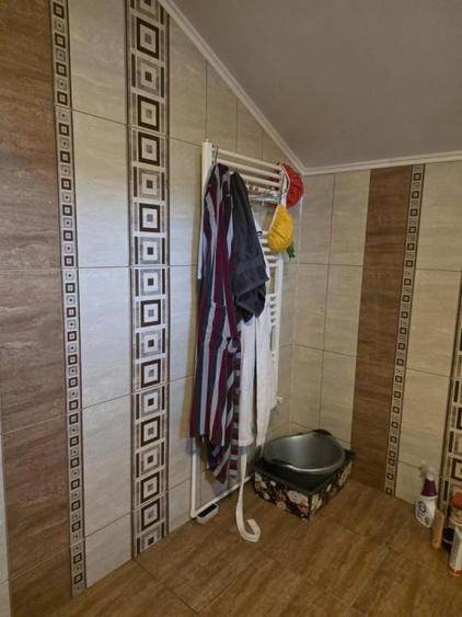 Casă cu 6 camere cu Teren 251 Mp în Chitila
