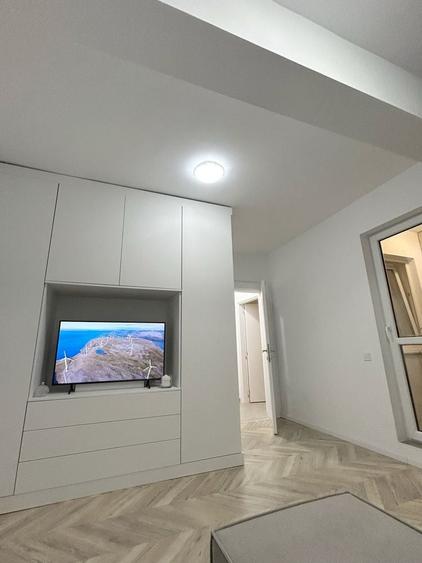 Garsonieră decomandată în Vest