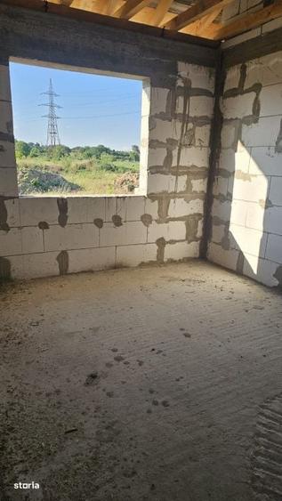 Casă cu 4 camere cu Teren 402 Mp în Ișalnița