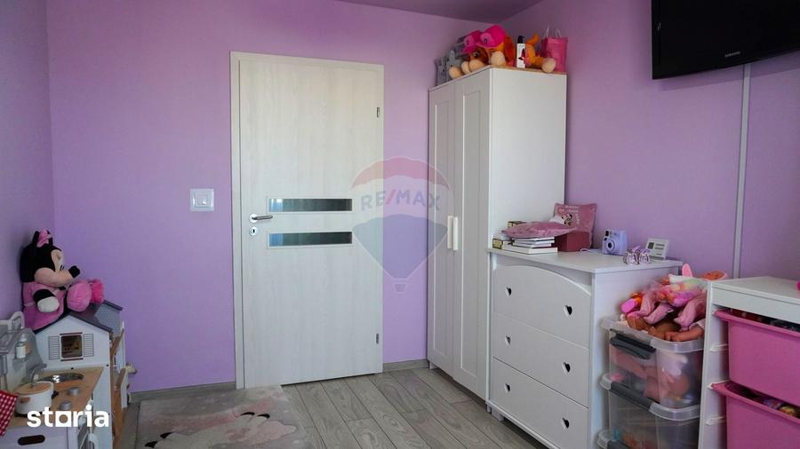 Apartament cu 3 camere decomandat în Dârste