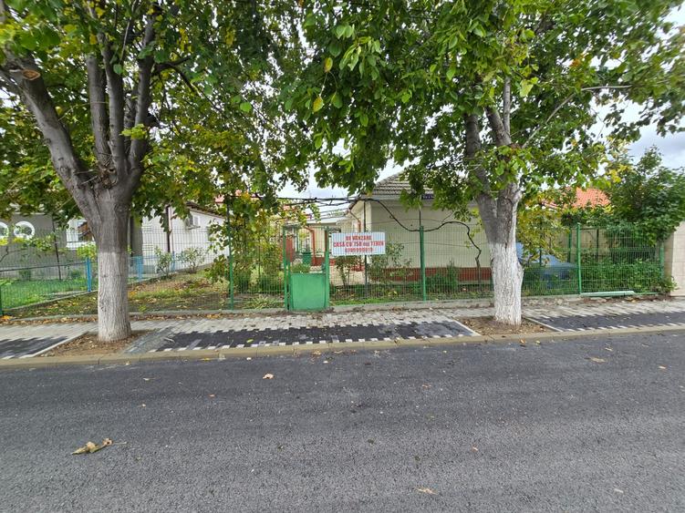 Casă individuală cu 3 camere cu Canalizare în Central