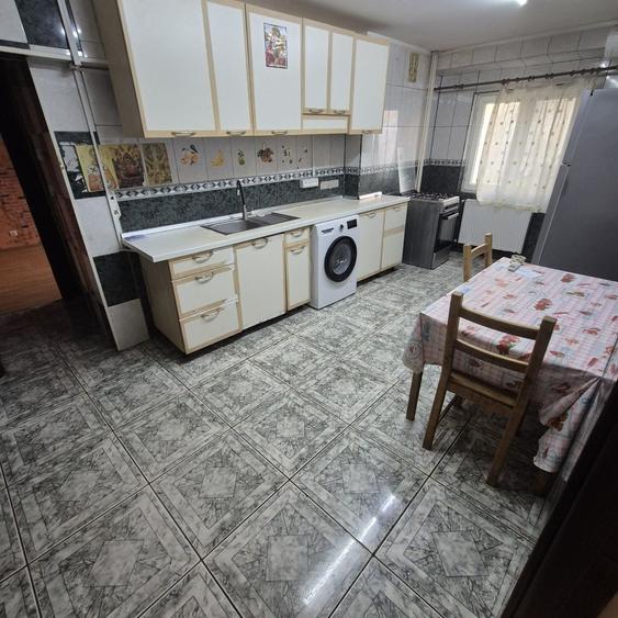 Apartament cu 2 camere decomandat în Lacul Tei