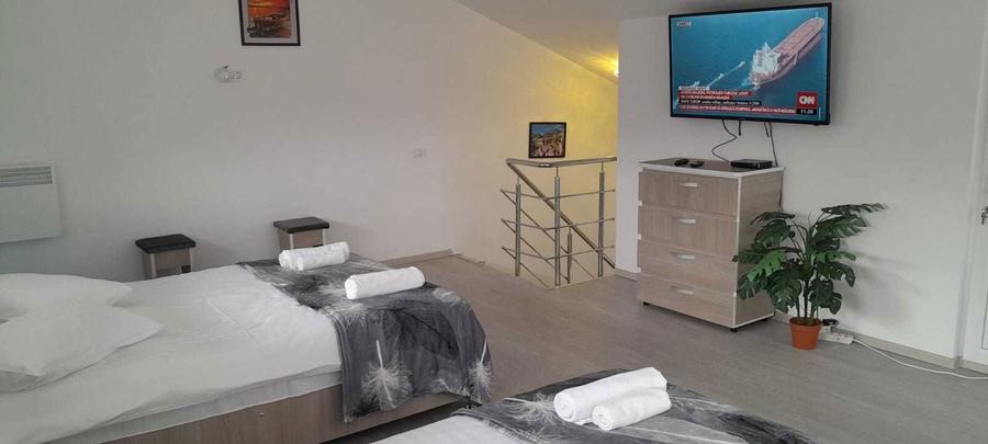 Casă cu 4 camere cu Teren 100 Mp în Poiana