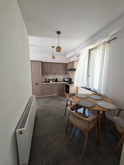 Casă cu 4 camere cu Teren 600 Mp în Central