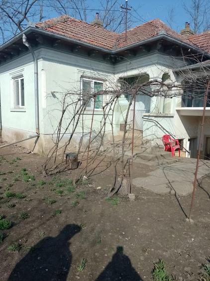 Casă cu Teren 1600 Mp în Cioroiași