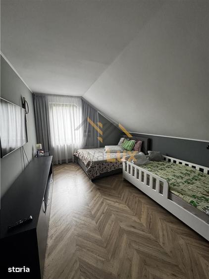 Casă cu 7 camere cu Teren 1800 Mp în Săsar