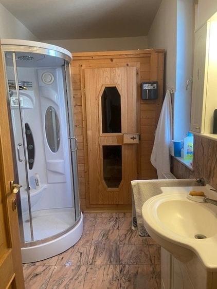 Casă individuală cu 10 camere cu Piscina în Șura Mare