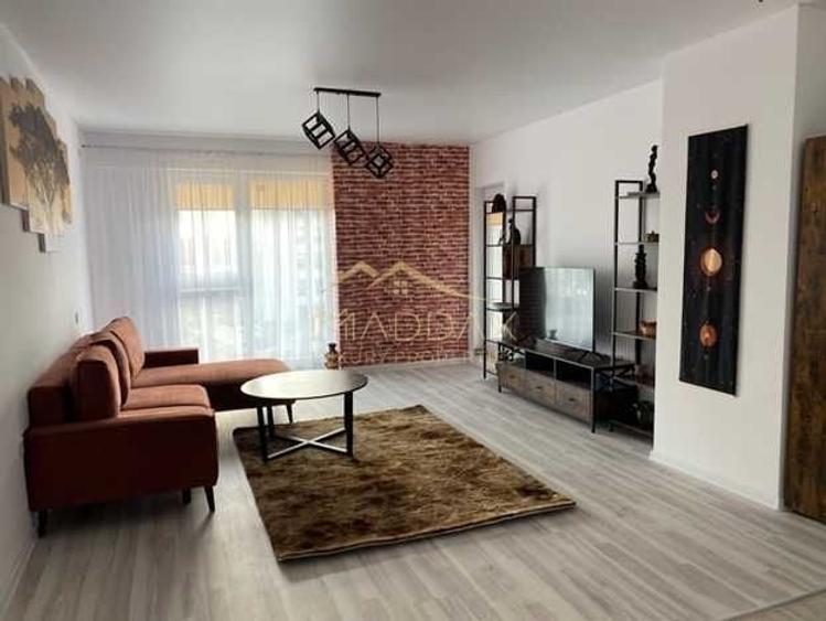 Apartament cu 2 camere semidecomandat, mobilat în Parcul Carol