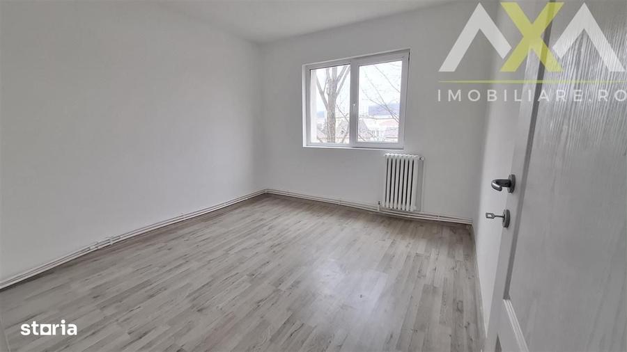 Apartament cu 3 camere semidecomandat în Alexandru cel Bun