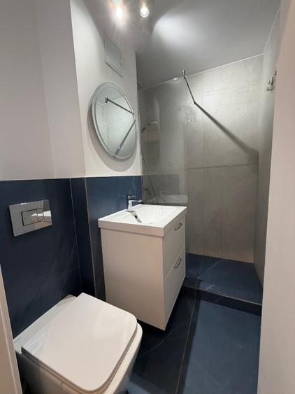 Apartament cu 2 camere decomandat, mobilat în P-ța Victoriei