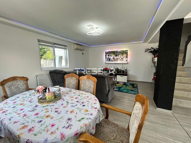 Casă cu 5 camere cu Canalizare în Lumina