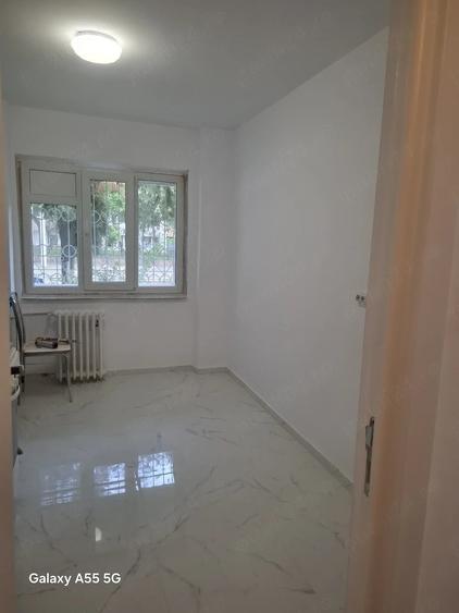 Apartament cu 3 camere decomandat în Alexandriei