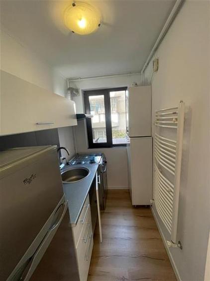 Apartament cu 3 camere semidecomandat în Foișorul de Foc