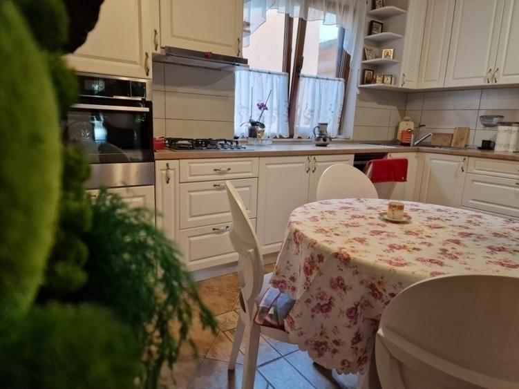 Casă individuală cu 5 camere în Central