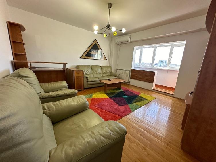 Apartament cu 3 camere decomandat în Tei