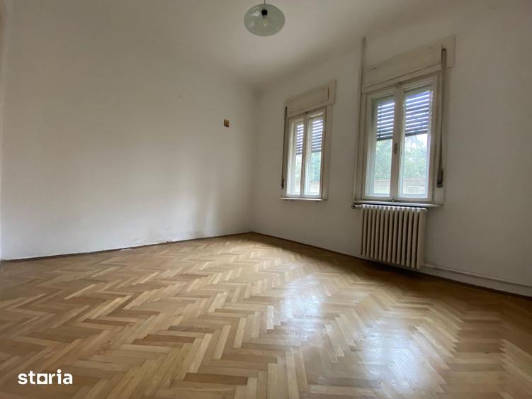 Casă cu 4 camere semidecomandat cu Teren 204 Mp în Floreasca