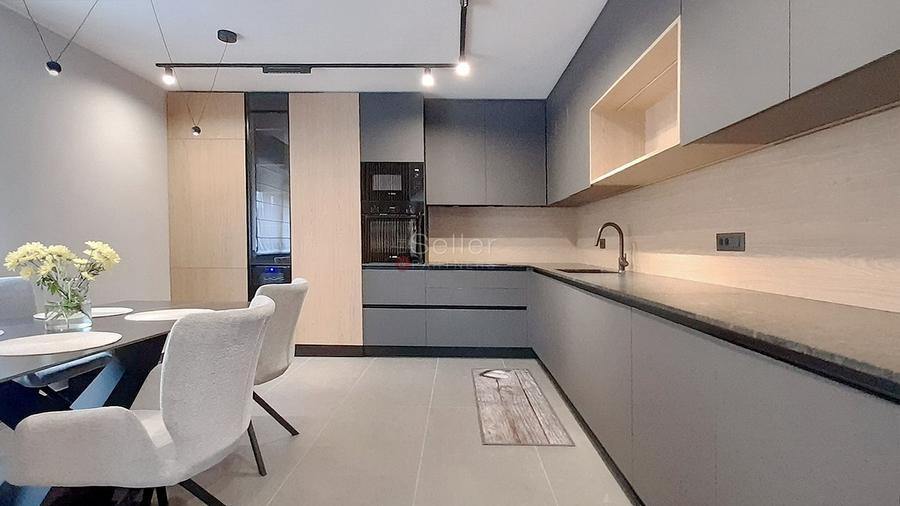 Apartament cu 3 camere decomandat, mobilat în Drumul Poienii