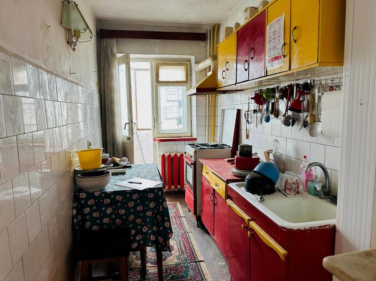 Apartament cu 3 camere decomandat în Central