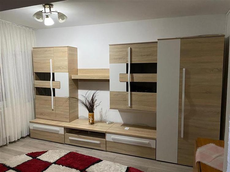 Apartament cu 2 camere decomandat, mobilat în Sud