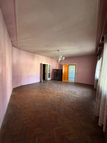Casă cu 4 camere cu Canalizare în Central