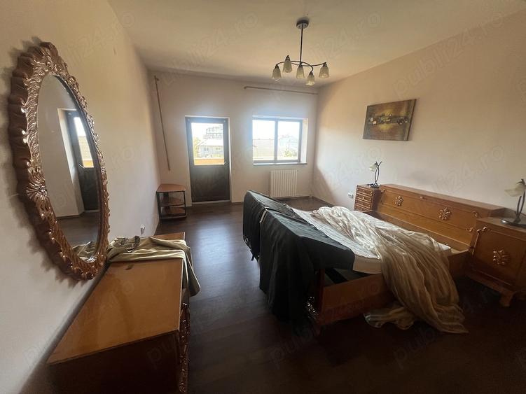 Casă cu 6 camere cu Teren 500 Mp în Lazu