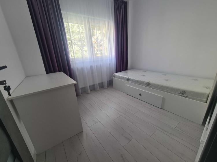 Apartament cu 3 camere decomandat în Sub Arini