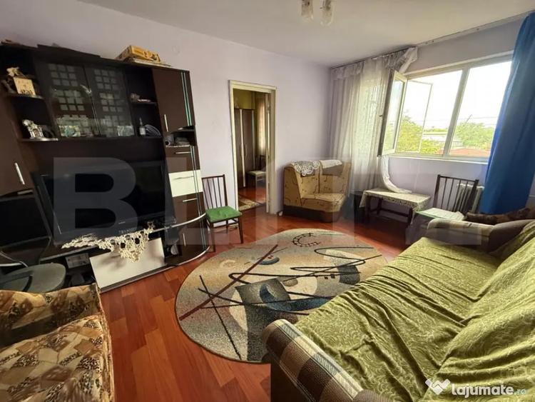 Apartament cu 3 camere semidecomandat în Central