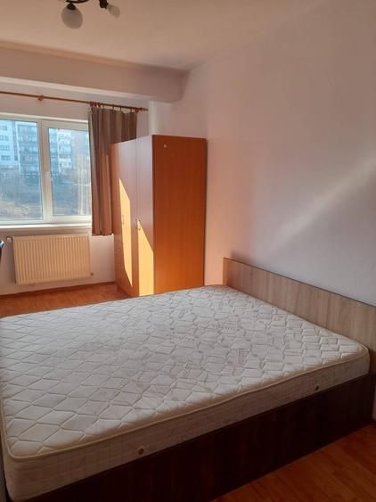 Apartament cu 3 camere decomandat în Zorilor