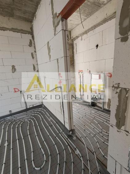 Casă individuală cu 5 camere cu Canalizare în Central