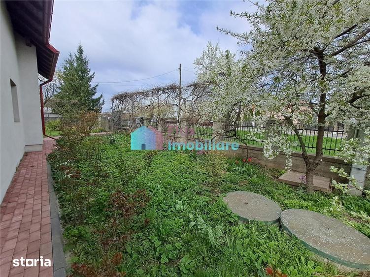 Casă cu 5 camere cu Teren 800 Mp în Cornu Luncii