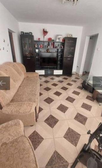 Apartament cu 3 camere semidecomandat, mobilat în Hipodrom