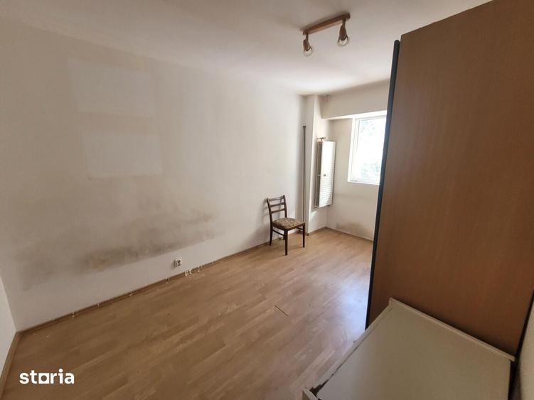 Apartament cu 3 camere decomandat în Rahova