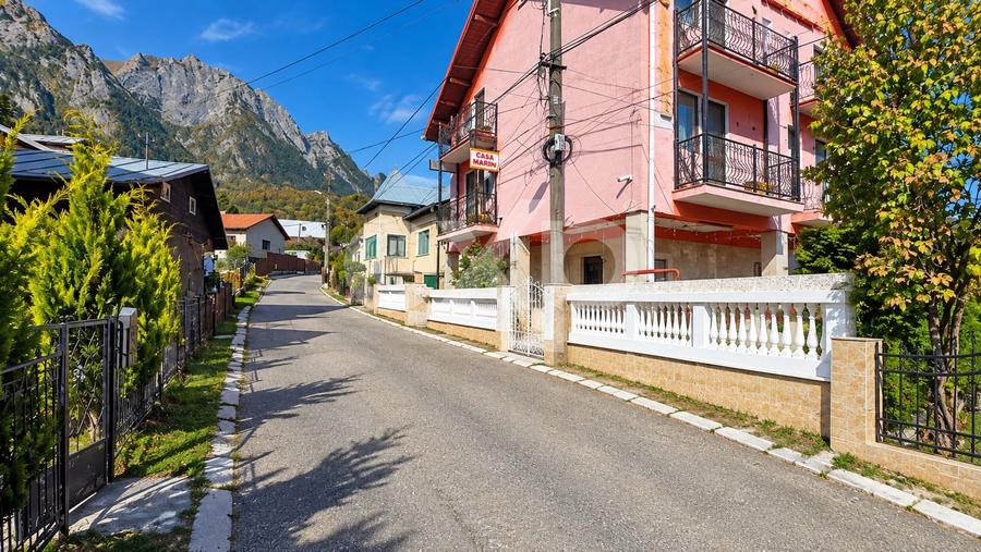 Casă individuală cu 11 camere cu Canalizare în Bușteni