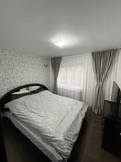 Apartament cu 3 camere decomandat în Sârbi