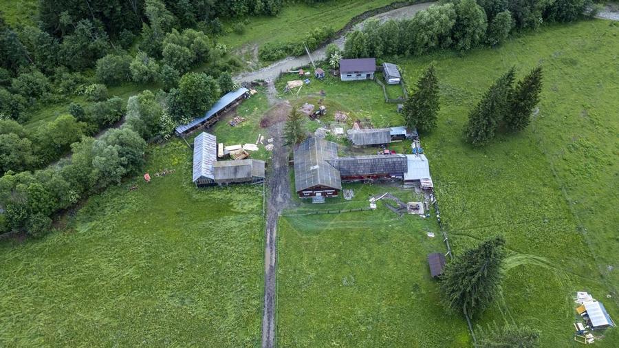 Proprietate specială, de 680 mp, în Coșnea