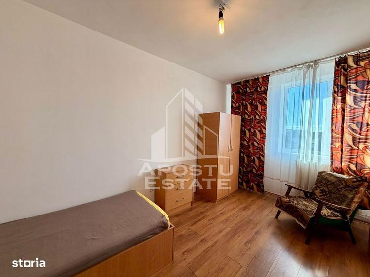 Apartament cu 3 camere, mobilat în Complex Studențesc
