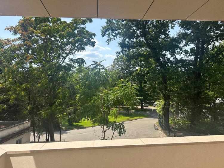 Apartament cu 4 camere decomandat în Primăverii