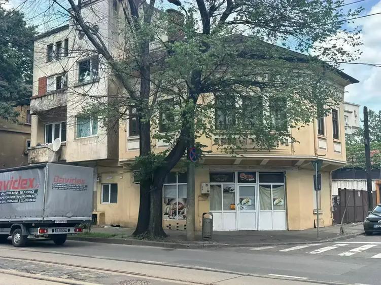 Casă cu 7 camere cu Canalizare în Vitan Mall