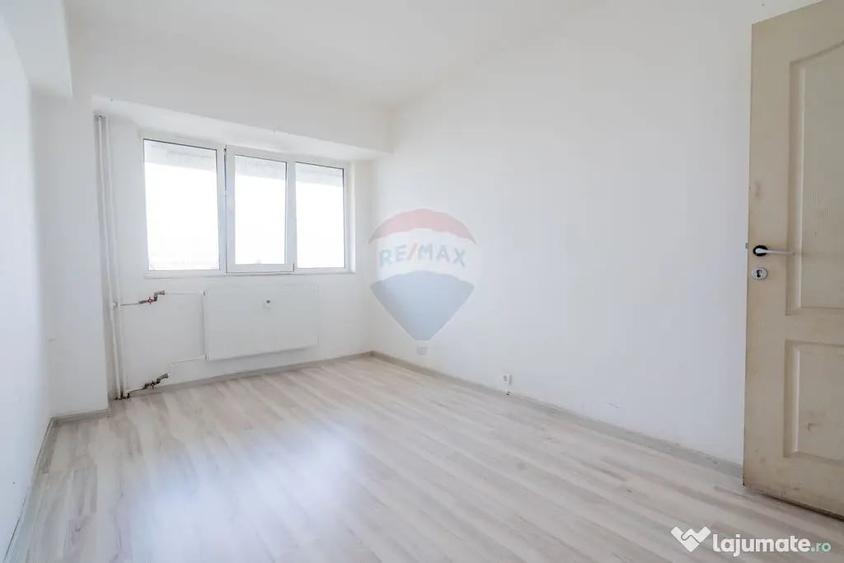 Apartament cu 3 camere decomandat în Fundeni