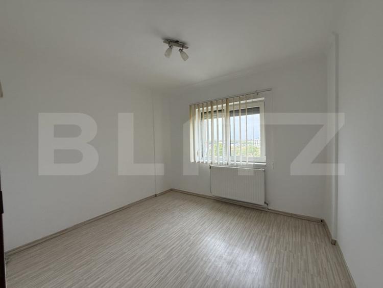 Apartament cu 3 camere decomandat în Micro 16