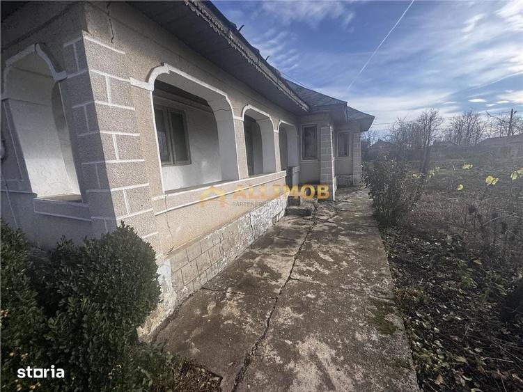 Casă cu 4 camere în Fulga