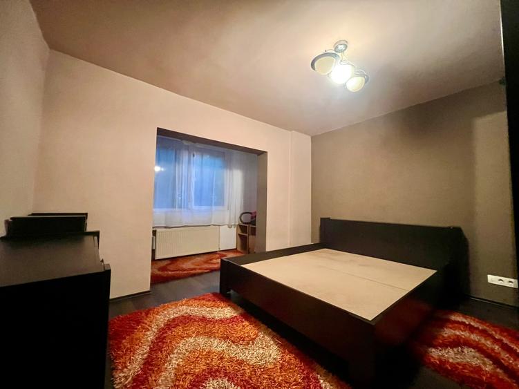 Apartament cu 3 camere decomandat, mobilat în Lunei