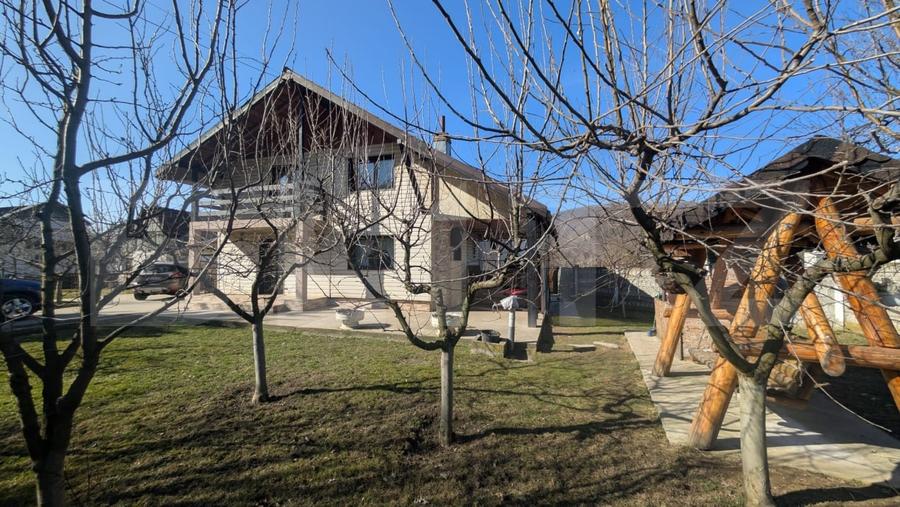 Casă individuală cu 3 camere cu Teren 600 Mp în Moreni