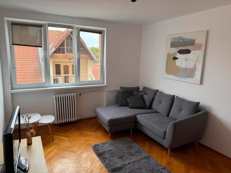 Apartament cu 3 camere decomandat în Central