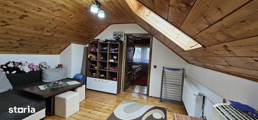 Casă cu 5 camere decomandat cu Teren 250 Mp în Lazaret