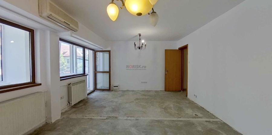 Apartament cu 3 camere semidecomandat în Lacul Tei