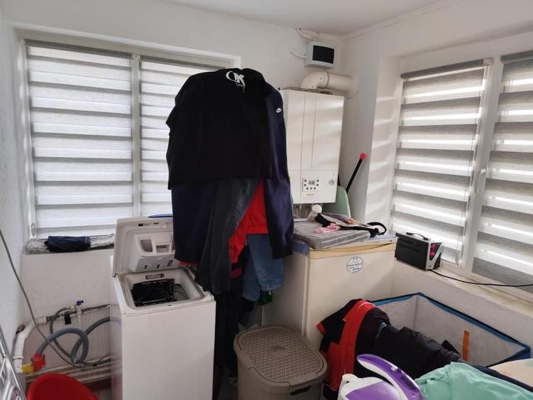 Casă individuală cu 3 camere cu Canalizare în Central