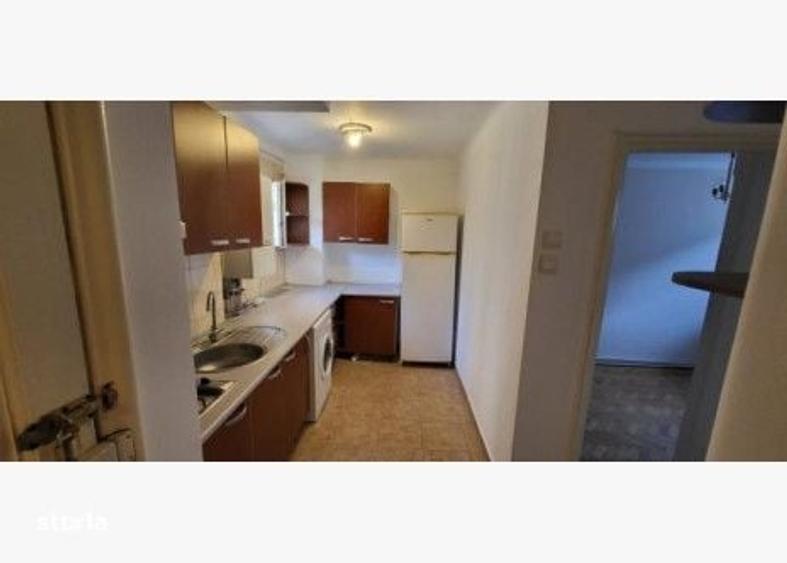 Apartament cu 3 camere semidecomandat în Moșilor